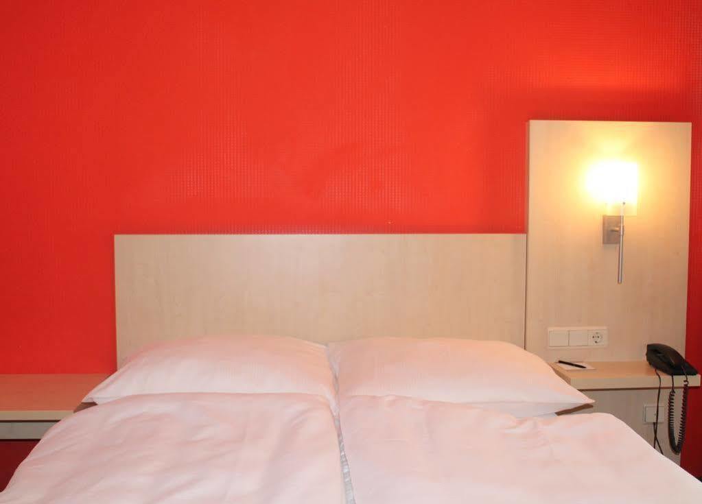 Tante Alma'S Bonner Hotel Bagian luar foto