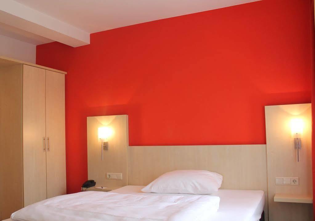 Tante Alma'S Bonner Hotel Bagian luar foto