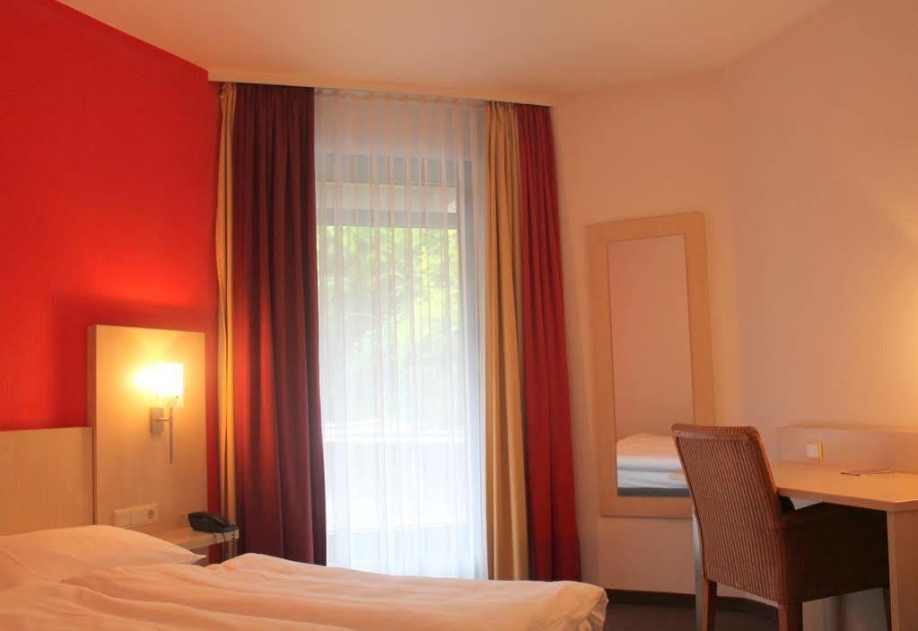 Tante Alma'S Bonner Hotel Bagian luar foto